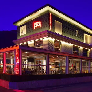 3* Inn Black And White